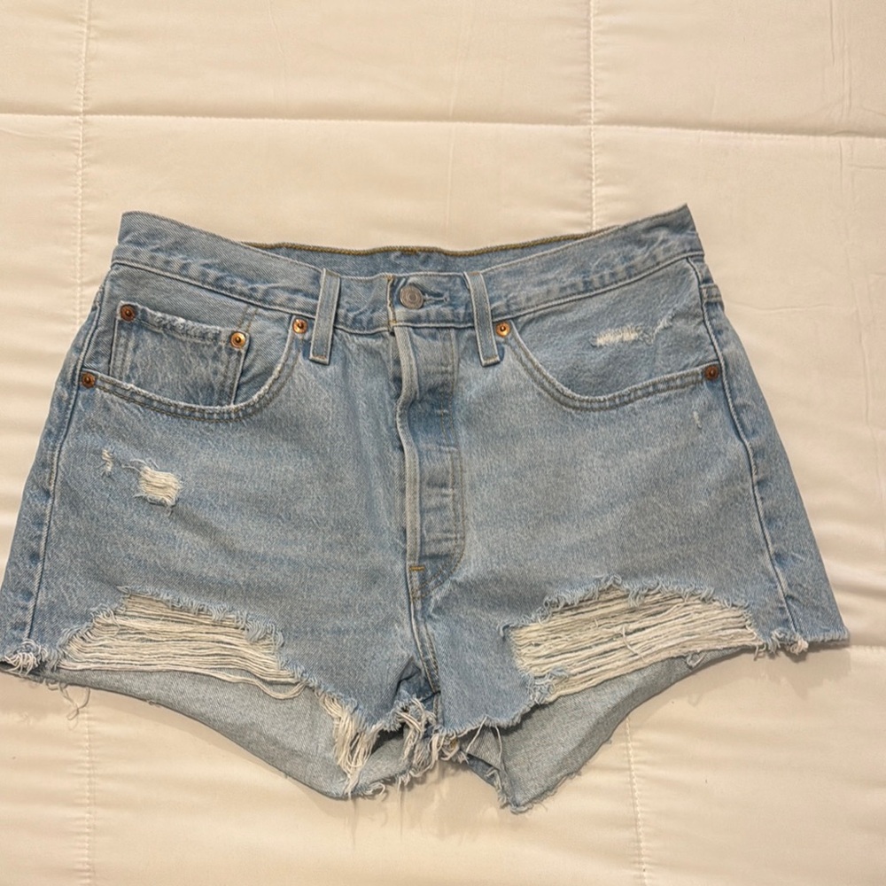 Levi’s light wash denim jean shorts